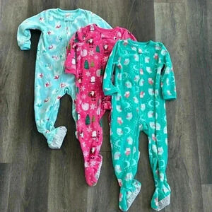 Carters Footed Fleece Pajamas. This listing is for 3 pairs of pajamas. Size 3T.